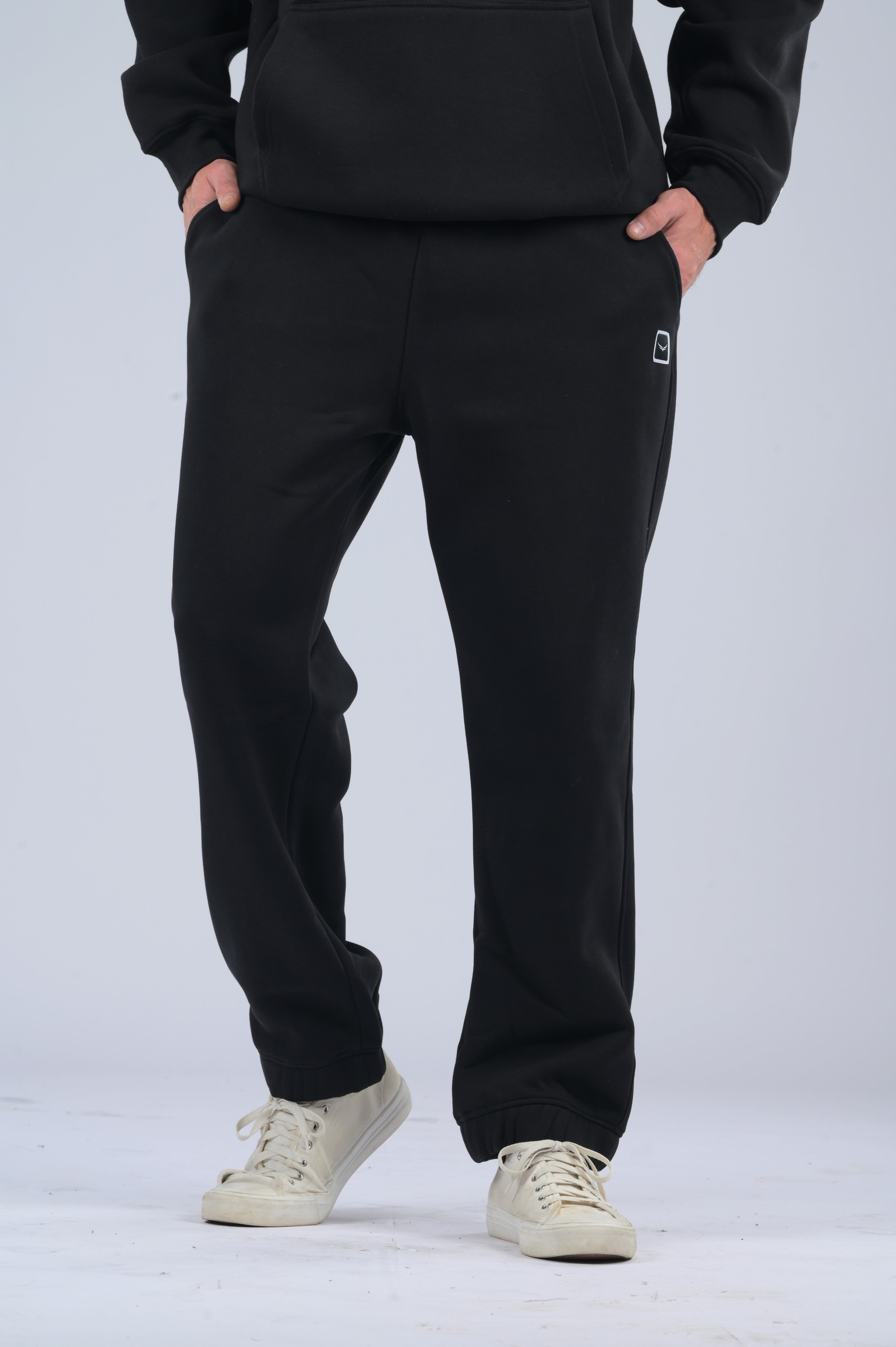 RELAXED FIT BLACK JOGGER