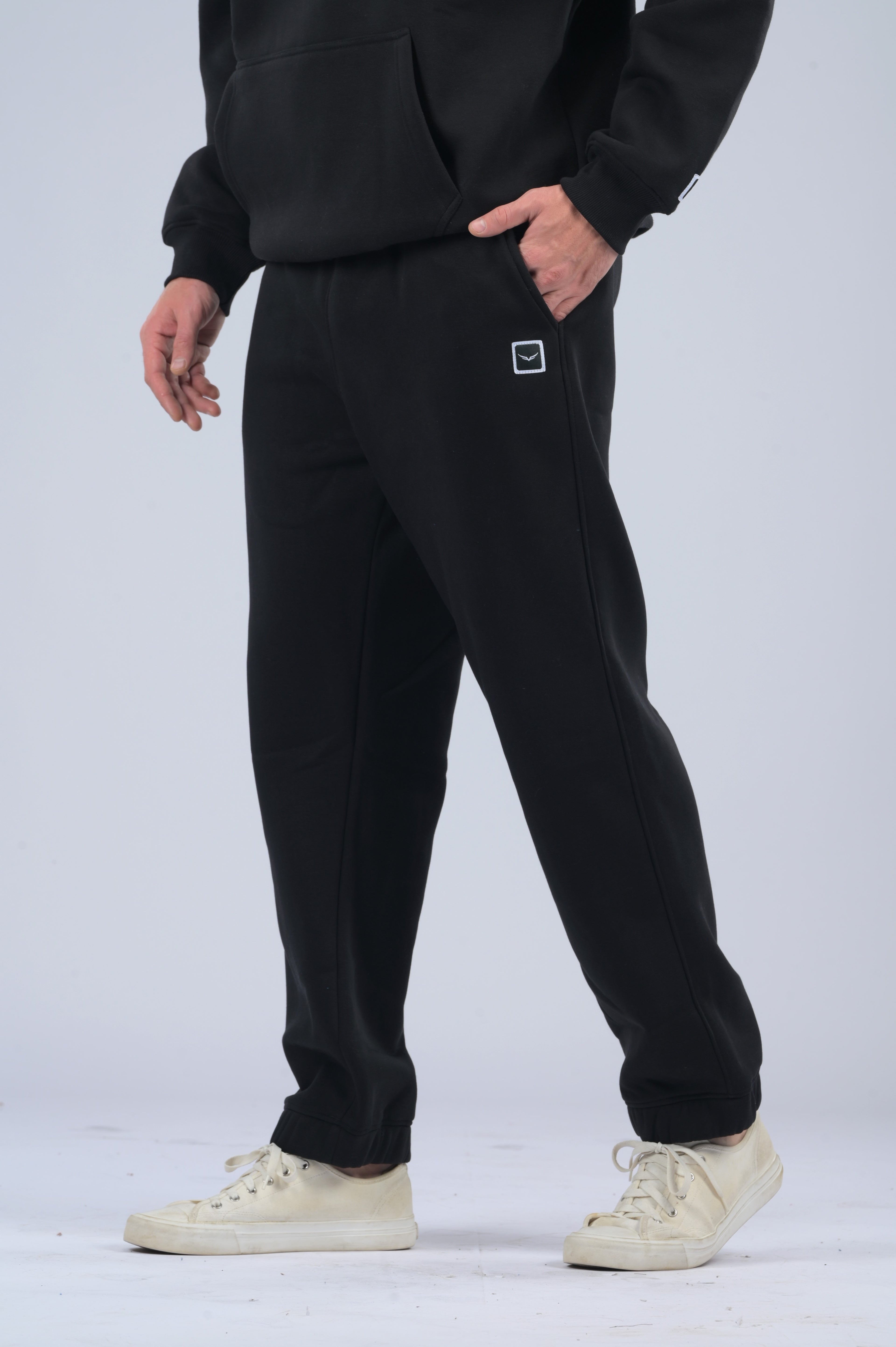 RELAXED FIT BLACK JOGGER