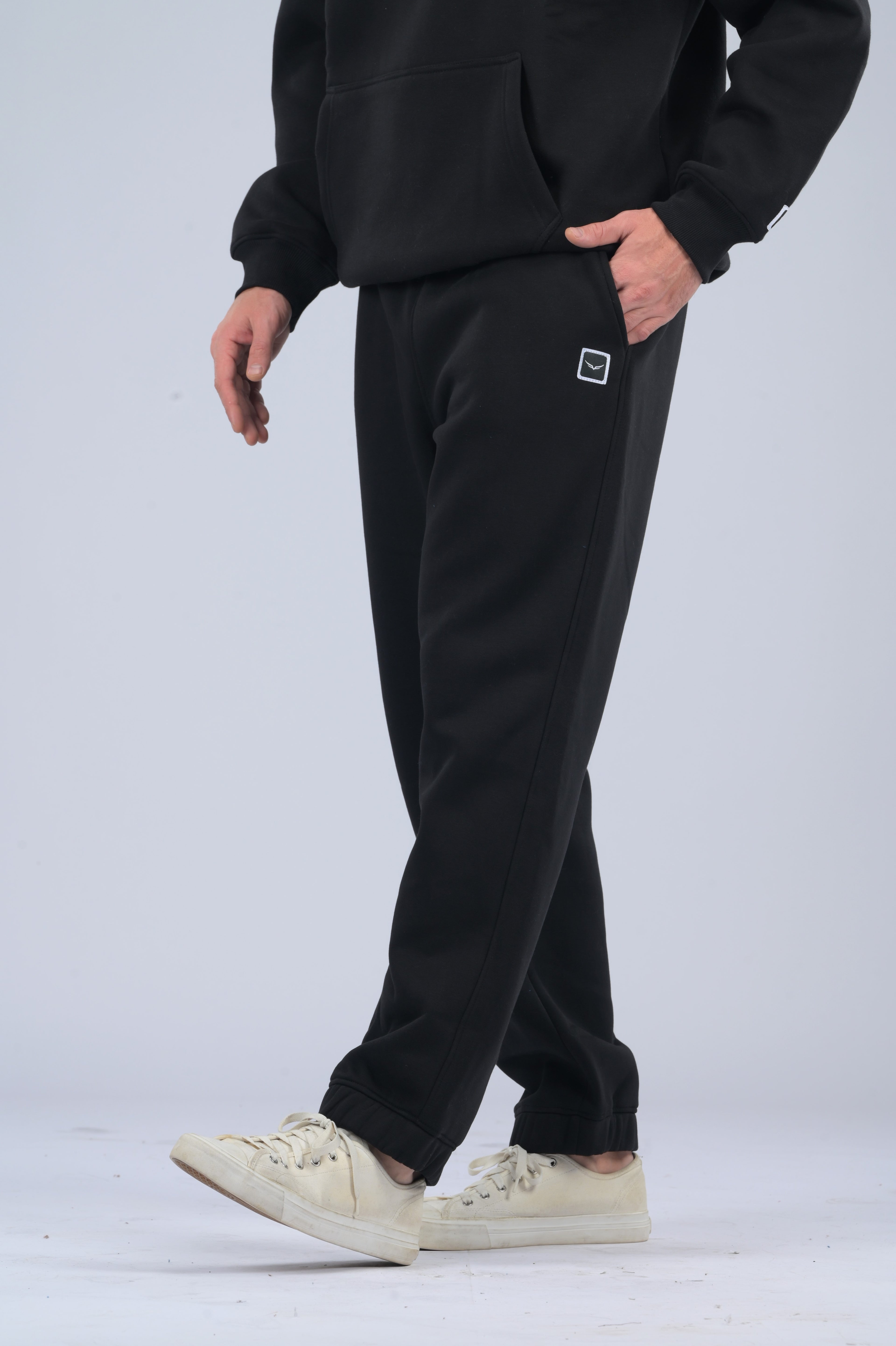 RELAXED FIT BLACK JOGGER